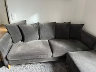 Soffa i mörkgrå inkl fotpall/ divandel 
