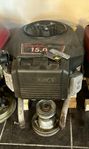 2 cylinders 15 hp Kawasaki / Briggs and Stratton motor.