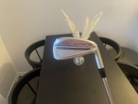 Cobra King Tec X One Length järn 4 stiff