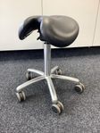 Kontorsstol med ergonomisk sadelsits