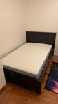 Malm säng 120x200 + Malm Sängbord