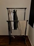 Klädhängare + skohylla (nypris 250kr)