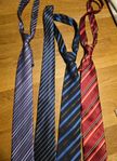 4 stycken slips i olika färger 