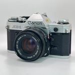 Canon AE-1 35mm filmkamera med Canon FD 50mm f/1.8
