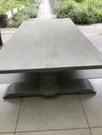 Unikt massivt soffbord