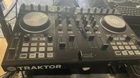 DJ deck. Traktor kontroll S4 MK2