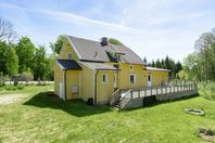 Lantlig idyll nära sjön Bolmen – stor tomt med möjlighe