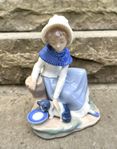 Lladro Nao - Daisa. Figurin Flicka med katt.