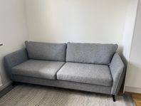 Grå soffa county mio 2,5 sits