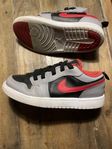 Nike strl 33,5 
