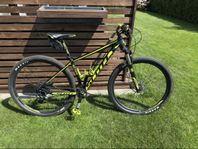 Scott Scale 980 – Hardtail MTB i fint skick + tillbehör