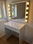 Ikea Brimnes sminkbord med lampor och spegel