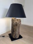 Unik trälampa från Kave Home