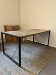 Matbord industriell stil