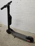 Segway Ninebot Es2 elsparkcykel med extrabatteri.