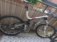 Trek Top Fuel 9.9 Sgram X7 bak heldämpad