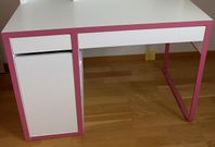 Ikea barnskrivbord Micke skrivbord med överhylla