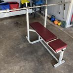 bänkpress med 20kg stång
