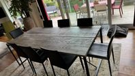 matbord plus 8 stolar i skinn