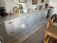 Köksbänk med integrerad vinkyl 470 cm