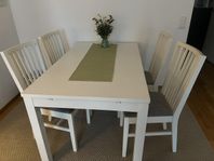 Köksbord med 4 stolar
