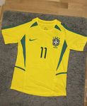 Säljer en ny Ronaldinho Brasilien tröja i storlek S.