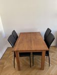 Ekbord med stolar