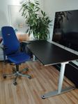 Höj och sänkbart skrivbord 160x80 cm, Kinnarps kontorsstol