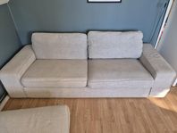 Ikea-soffa och puff. Bortskänkes