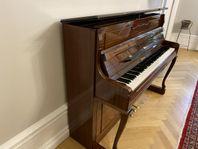 Vackert piano med underbar klang bortskänkes