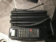 Samlarobjekt! klassisk Motorola "bag phone" från 90-talet.