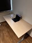Höjbart skrivbord (nypris 4400kr)