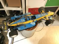 Stor och detaljerad radiostyrd Formel 1-bil från 90-talet.