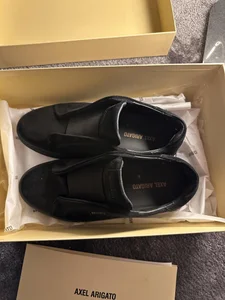 Axel Arigato laceless svart