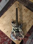 Squier Obey Stratocaster HSS Obey Collage - Elgitarr