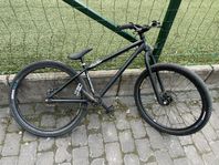 Mountainbike/BMX, vet inte riktigt.