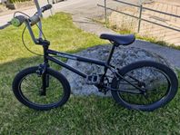 BMX 20 tum, manuell bromsar fram och bak