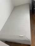 90 säng från Ikea