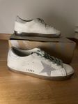 Oanvända Golden Goose sneakers stl 43