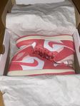 WMNS AIR JORDAN 1 MID