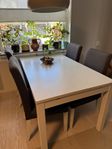 Matgrupp med 6 stolar från IKEA – Förlängningsbart bord
