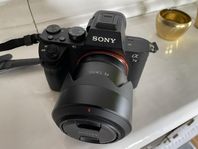 Sony A7 II + Sony FE 55mm f1.8 i nyskick. 