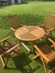  Utemöbler i akacia – bord + 4 stolar 