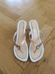 Sandaler beiga och vita bling bling Strl 36. 60kr