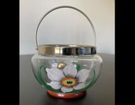 Vacker gammal glasskål med handtag