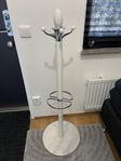 Hatthylla med marmor