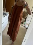 Rostbrun långklänning från H&M