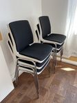 6 st stoppade stapelbara stolar med kromade ben