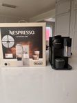 Nespressomaskin med mjölkskummare 