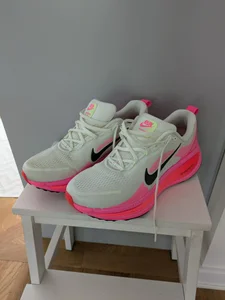Nike Vomero 18 löparskor strl 45 (US11)